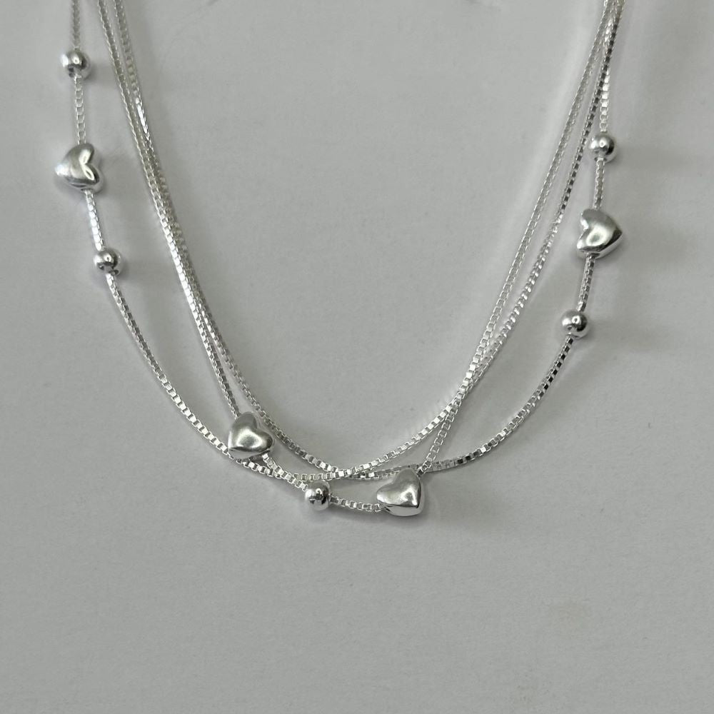 Trijų gijų sidabrinė apyrankė su širdele