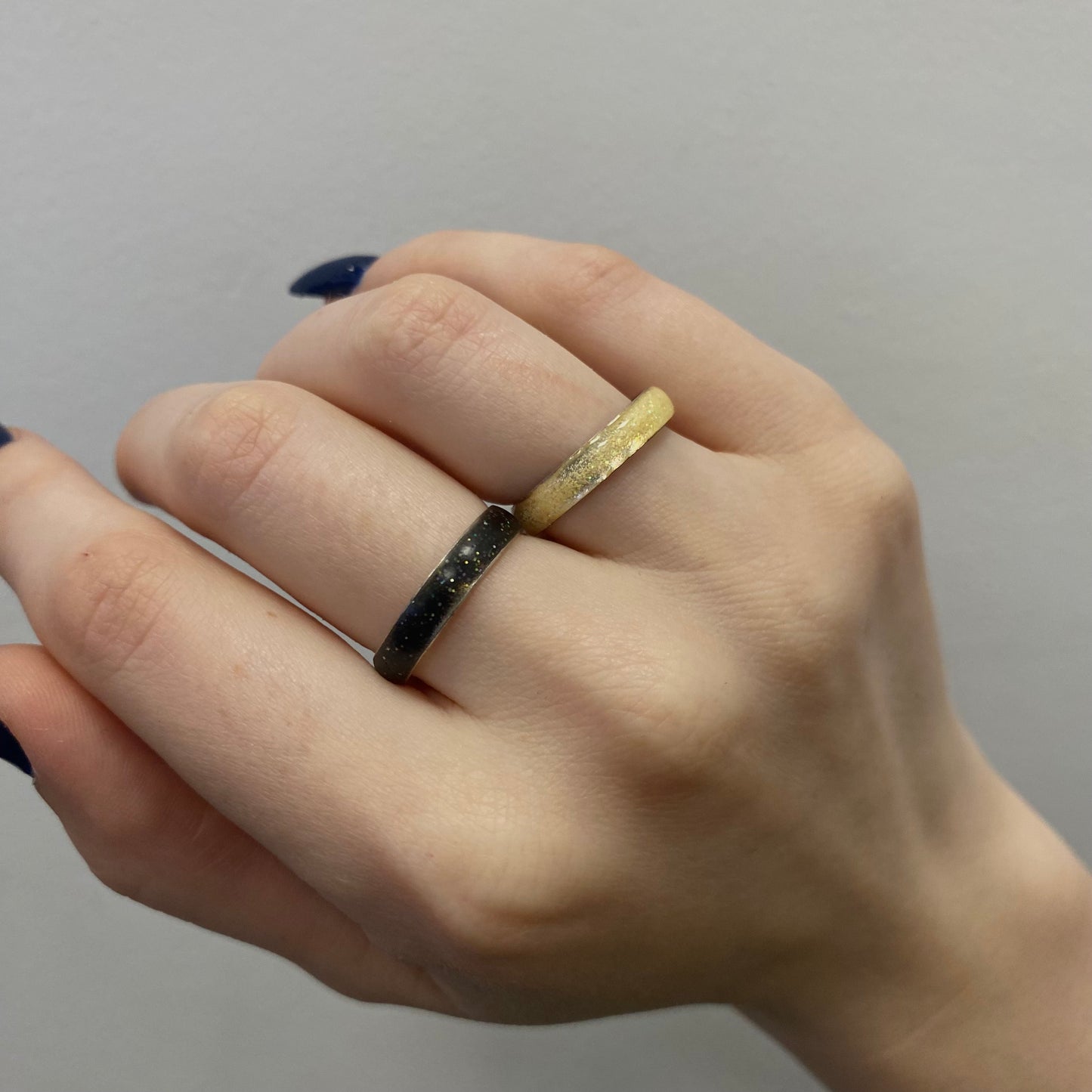 Sidabrinis rodžiuotas žiedas su emaliu