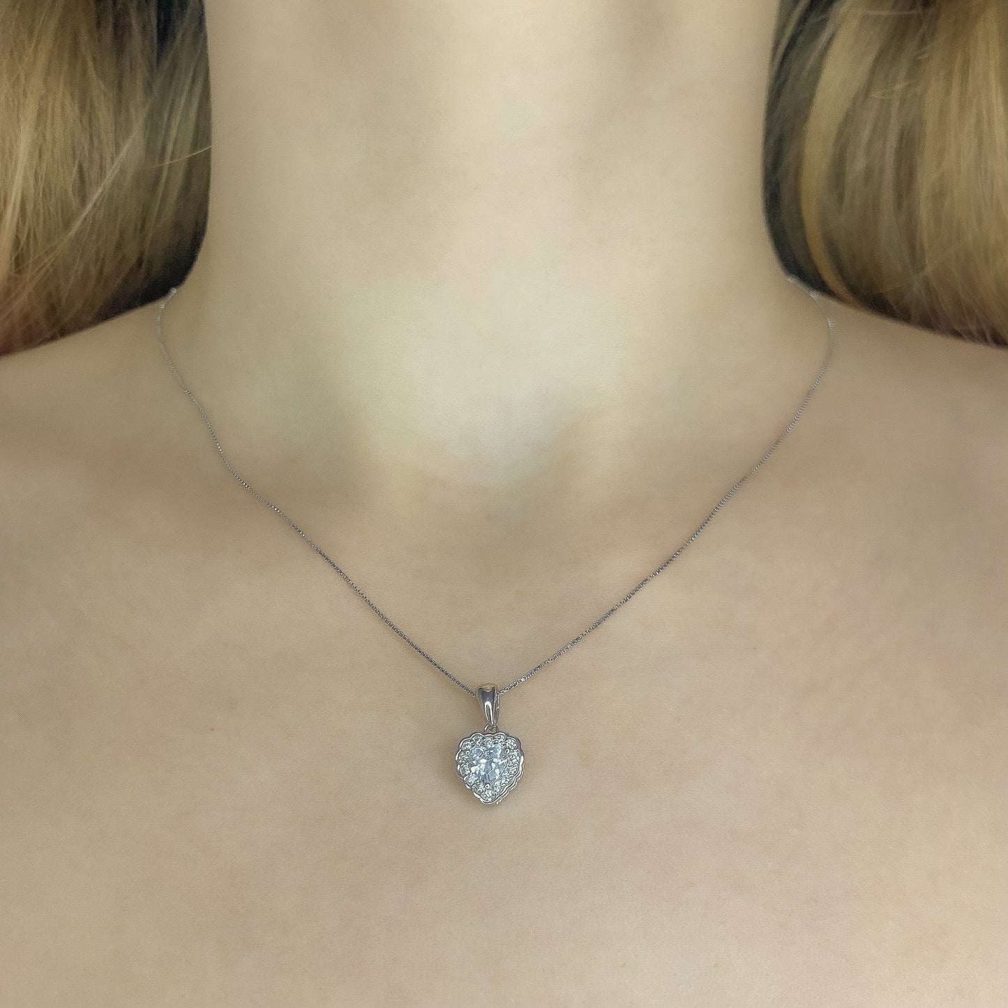 Sidabrinė rodžiuota širdelė su cirkoniais ir grandinėle