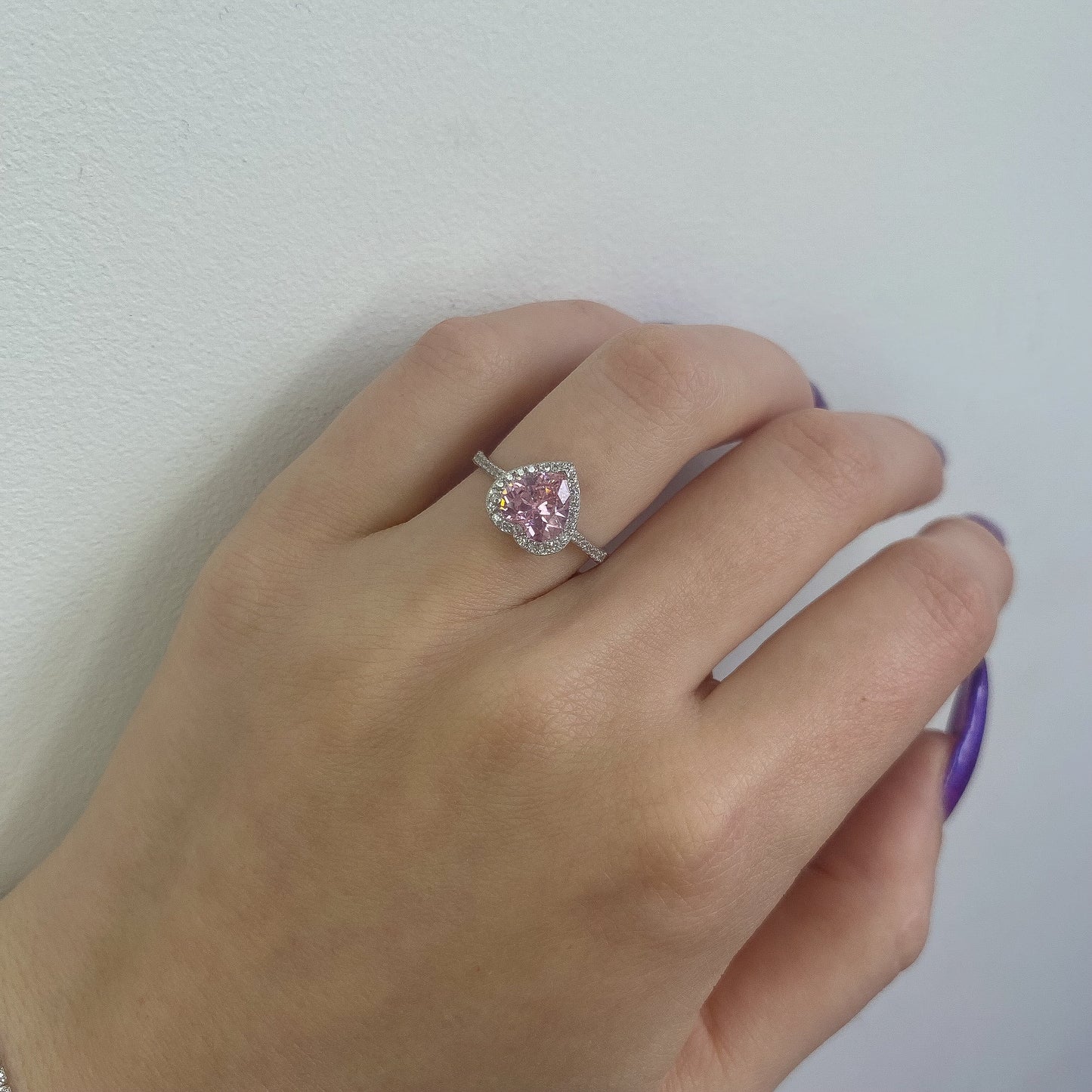 Sidabrinis rodžiuotas žiedas su rožinio cirkonio širdele