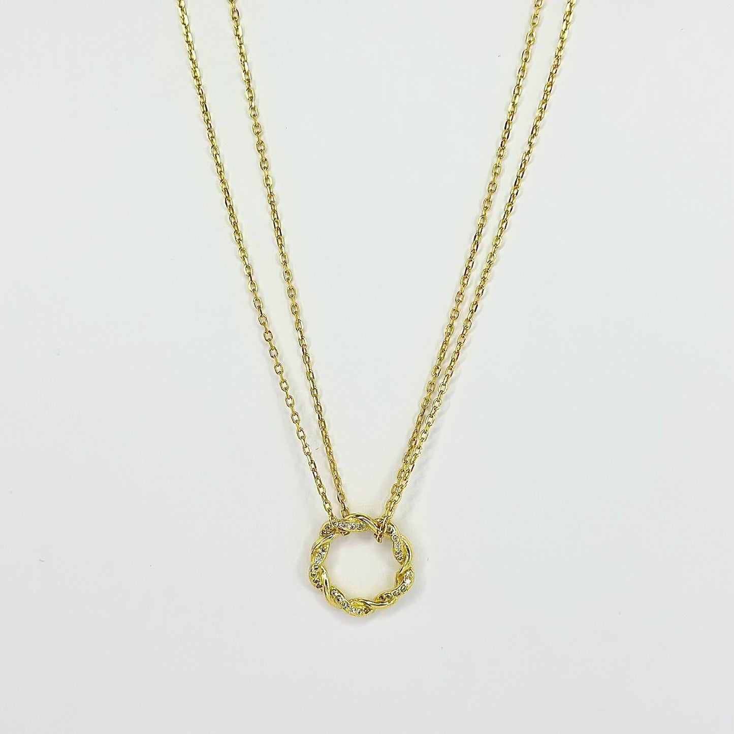 Sidabrinis auksuotas apvalus pakabukas su cirkoniais ir dviejų gijų grandinėlė