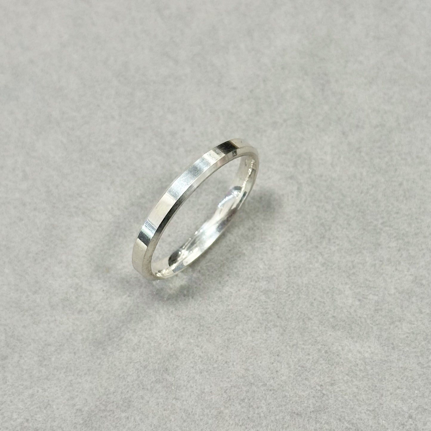 Sidabrinis 3 mm briaunuotas žiedas