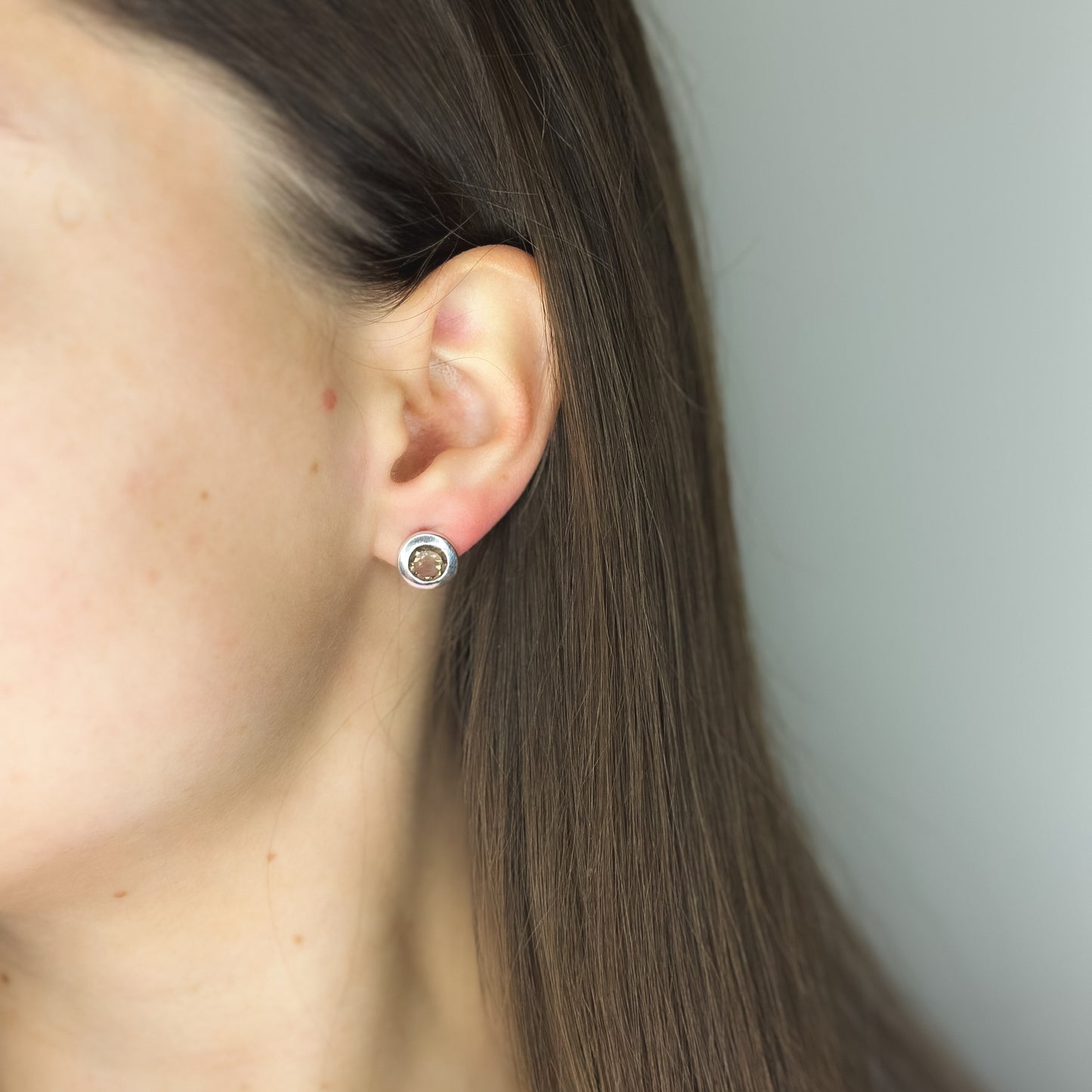 Sidabriniai apvalūs auskarai su dūminiu kvarcu