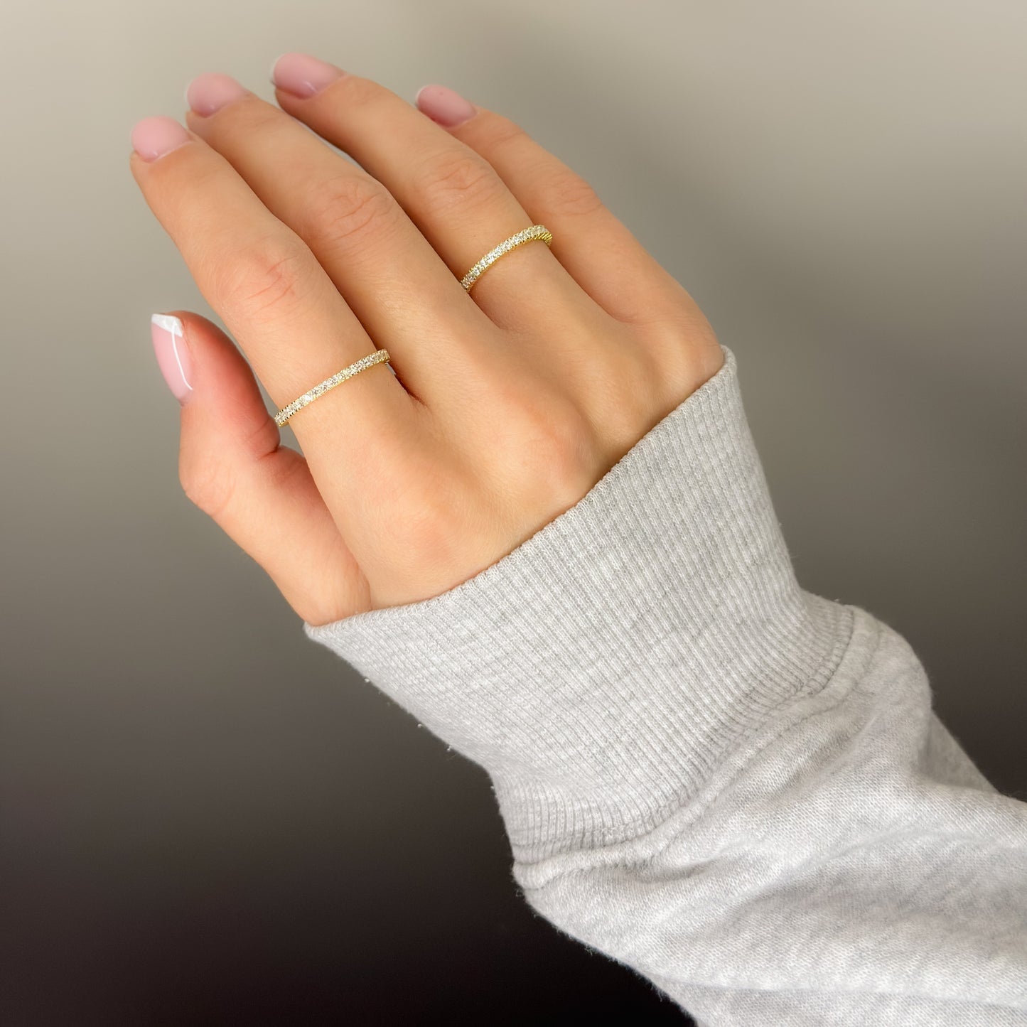 Sidabrinis auksuotas žiedas su cirkonių juostele