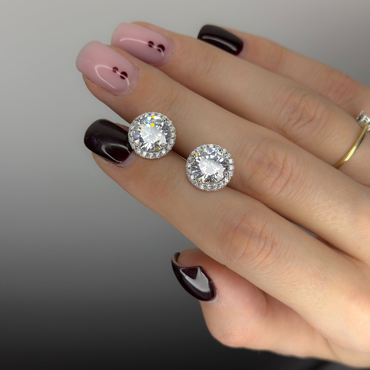 Sidabriniai auskarai su deimantą imituojančiais kristalais