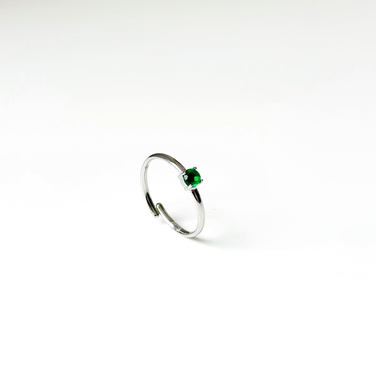 Plieninis žiedas su įvairiaspalviais cirkoniais