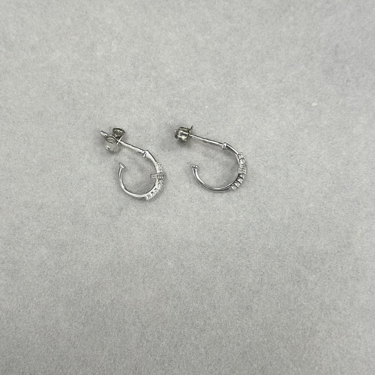 Sidabriniai rodžiuoti auskarai su cirkoniu