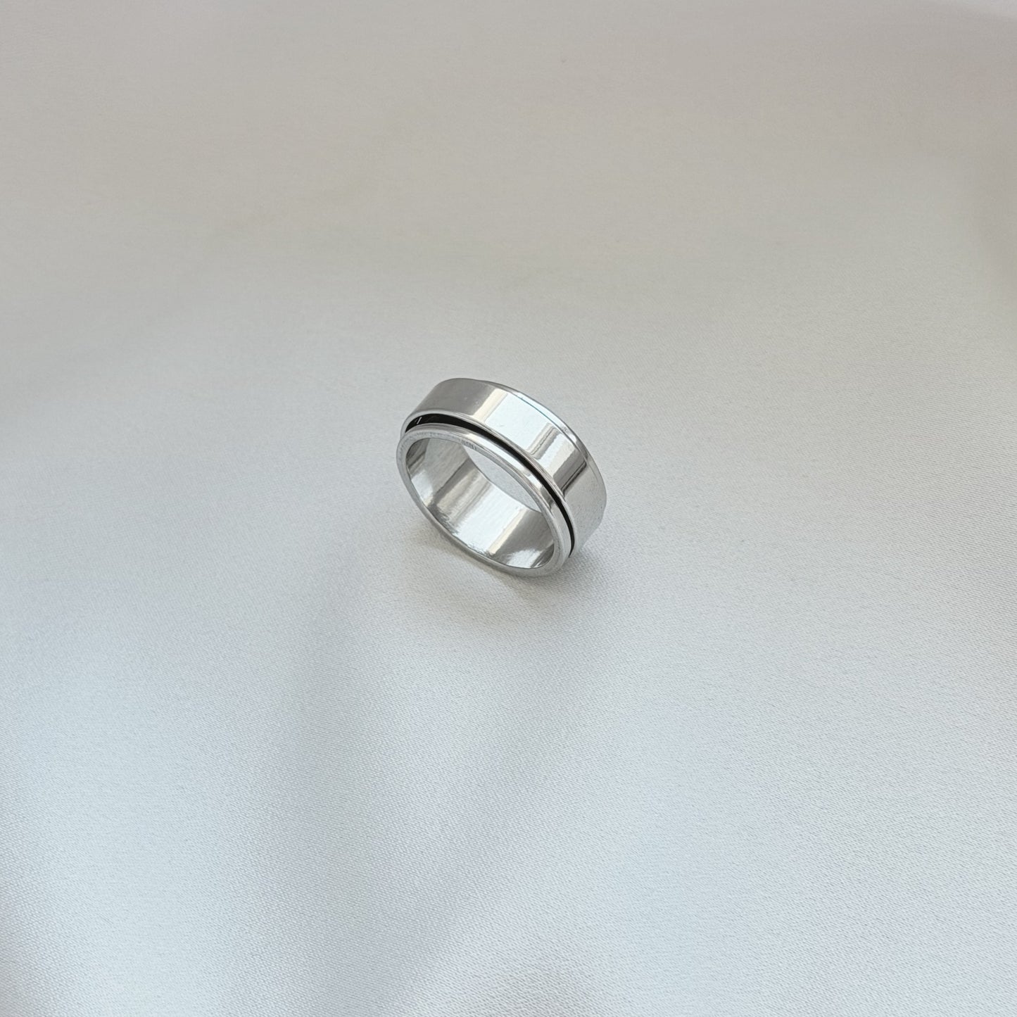 8mm pločio plieninis žiedas su besisukančia juostele