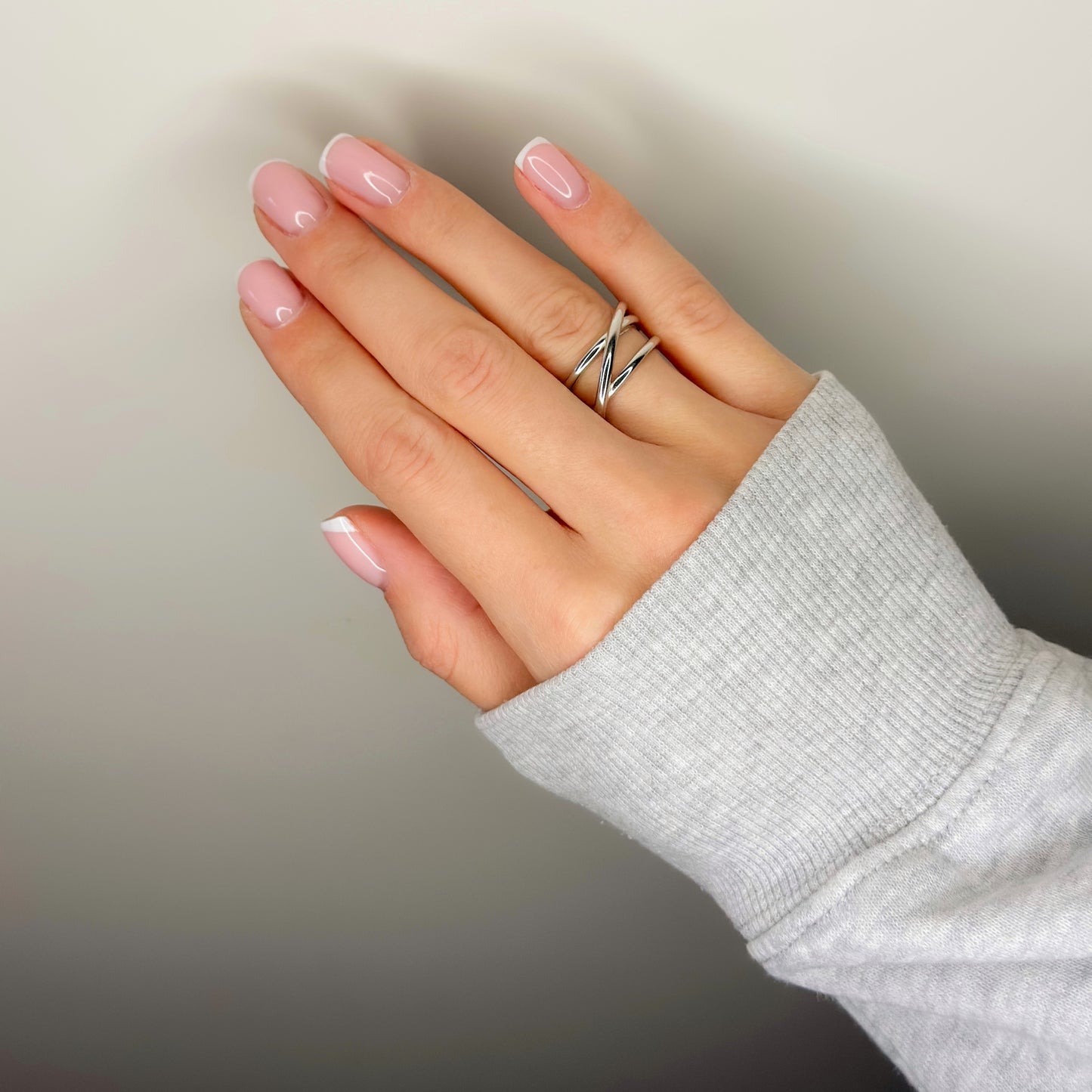 Sidabrinis rodžiuotas reguliuojamo dydžio žiedas „Persipynimas“