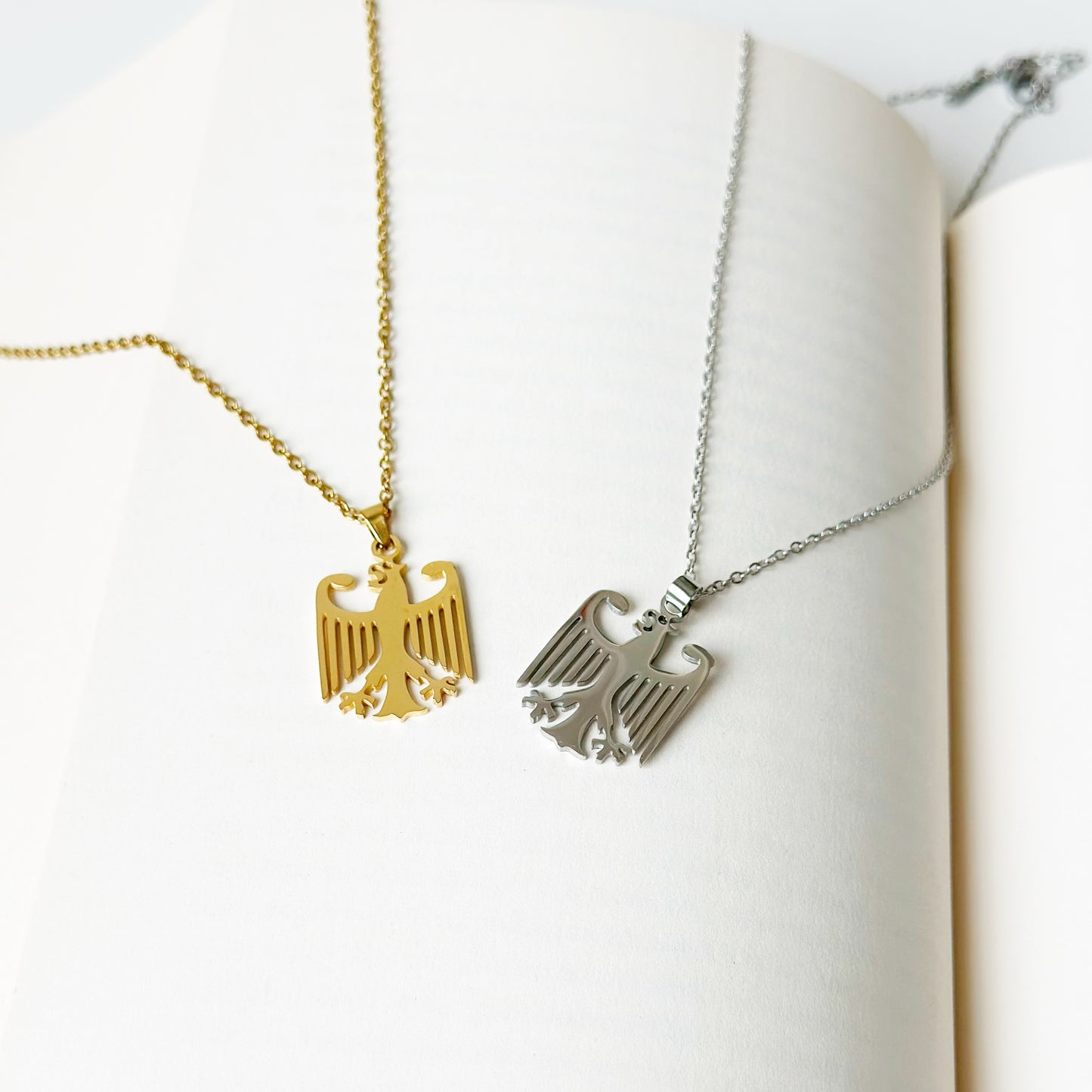 Pakabukas „Erelis“ su grandinėle