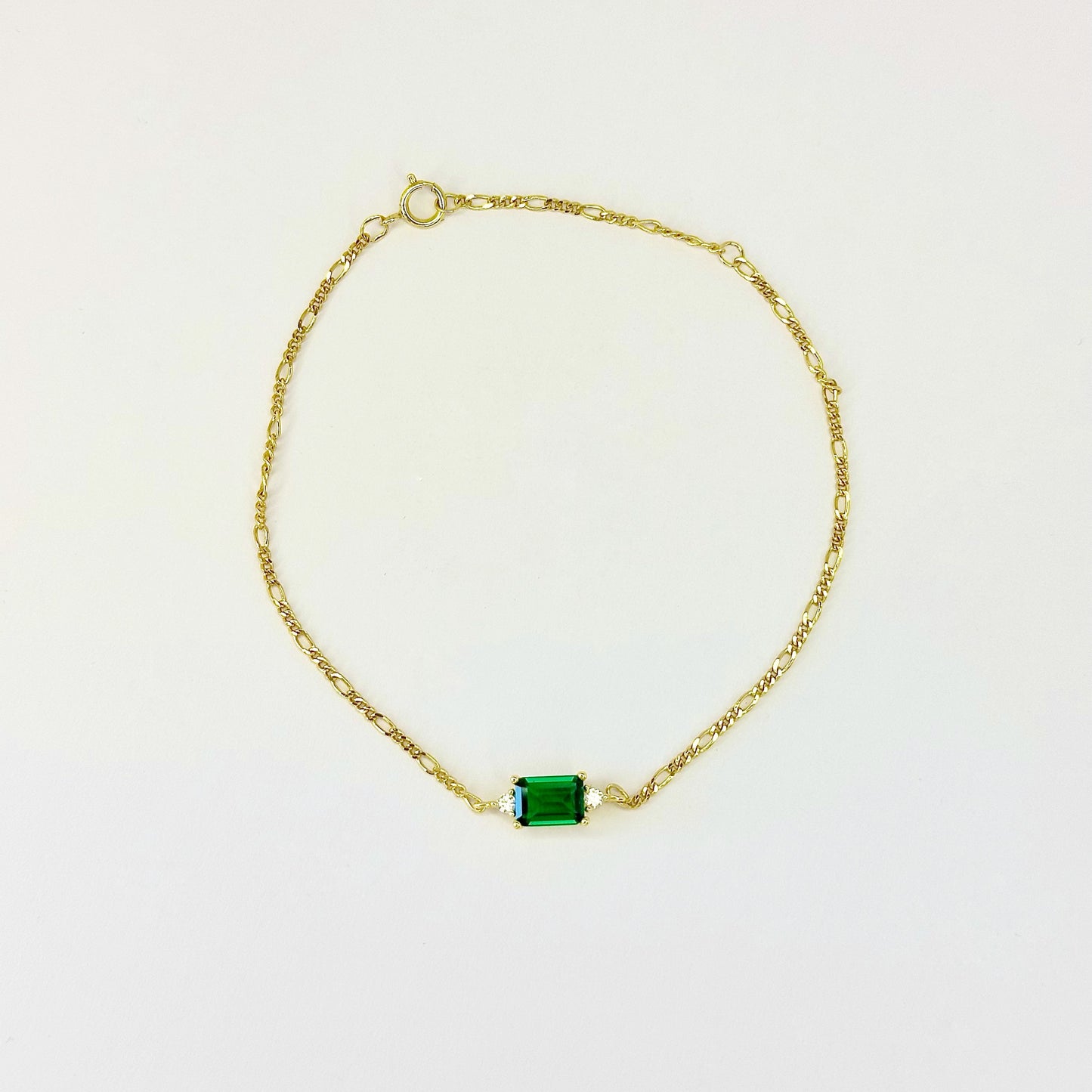 Sidabrinė auksuota apyrankė su žaliu stačiakampiu cirkoniu