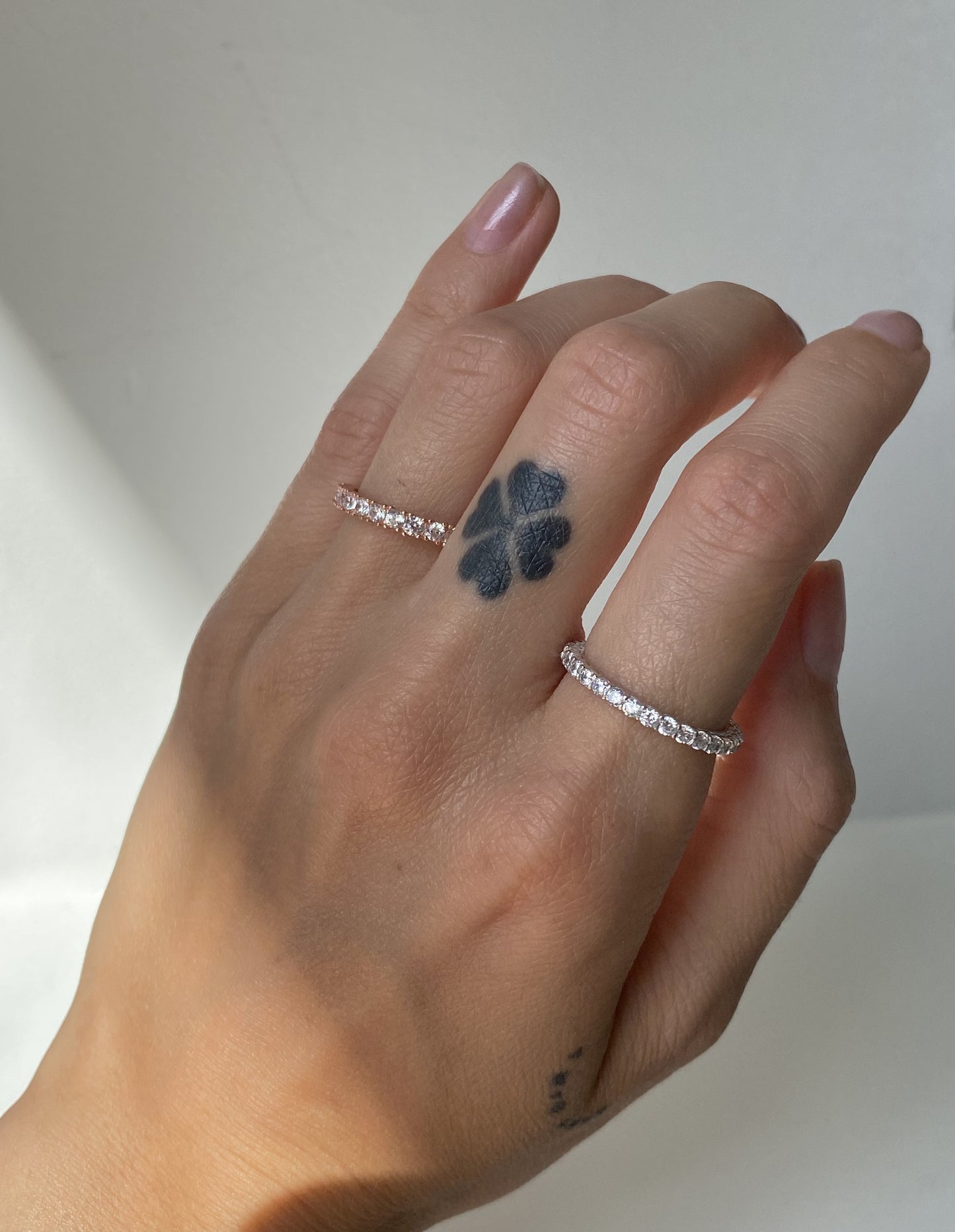 Sidabrinis paauksuotas 2,5 mm žiedas su cirkoniais