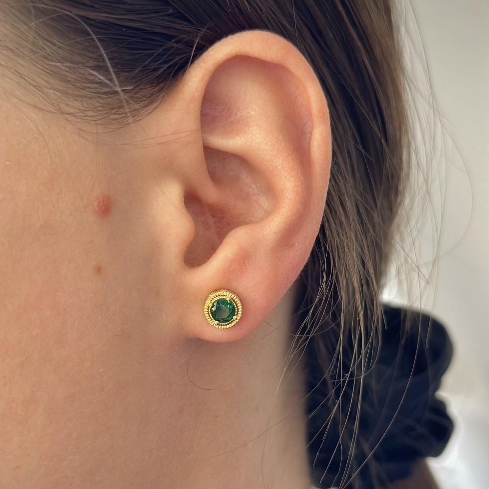 Sidabriniai auksuoti auskarai su žaliu cirkoniu