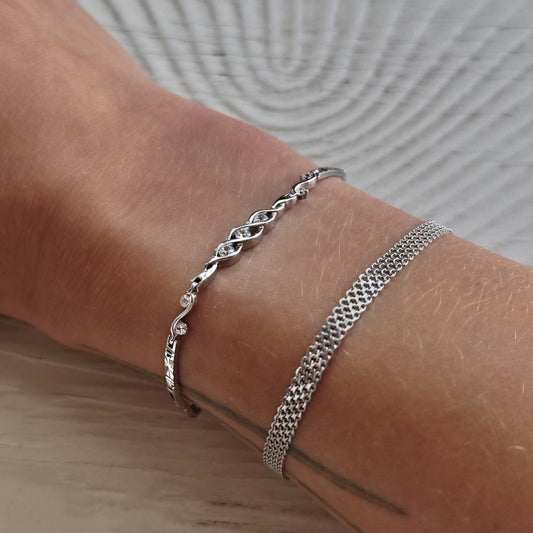 Sidabrinė rodžiuota apyrankė su cirkoniu "Twist