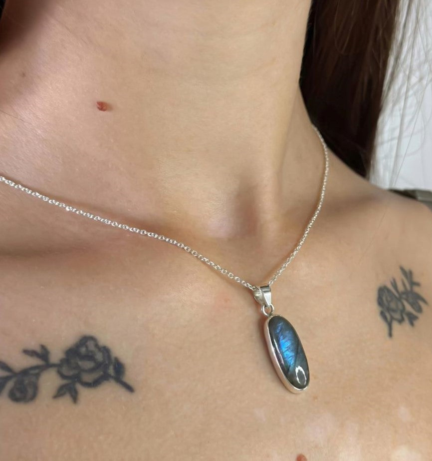Sterling Silver Oval Labradorite Pendant Necklace