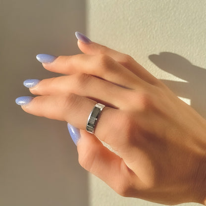 Sidabrinis rodžiuotas 6 mm briaunuotas žiedas