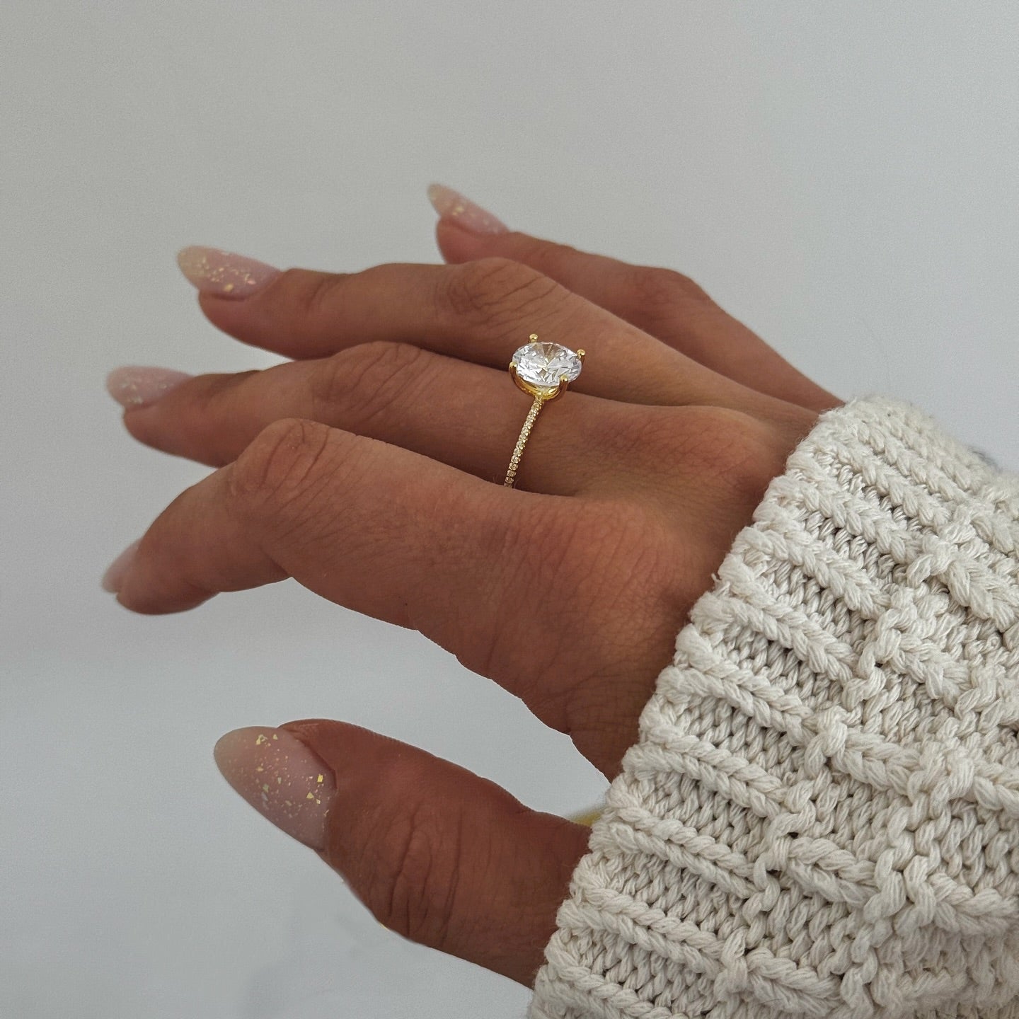 Sidabrinis rodžiuotas žiedas su 9 mm cirkonio akute