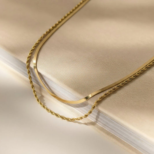 Auksuota dviejų gijų grandinėle