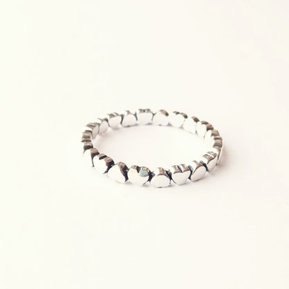 Sidabrinis žiedas su širdelėmis