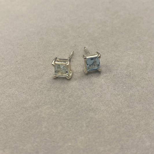 Sidabriniai auskarai su kvadrato formos topazo kristalu