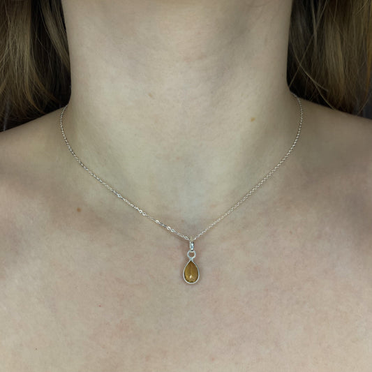 Sidabrinis pakabukas su citrinu ir grandinėle