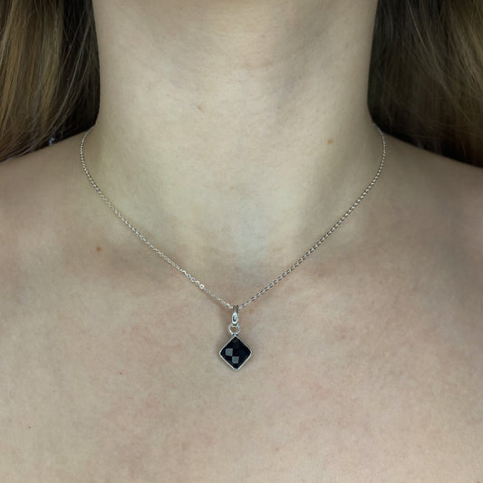 Sidabrinis pakabukas su onikso akmeniu