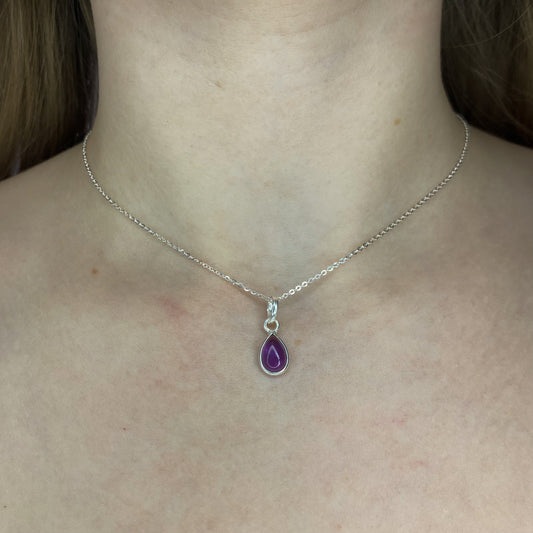 Sidabrinis pakabukas su lašo formos ametistu ir grandinėle