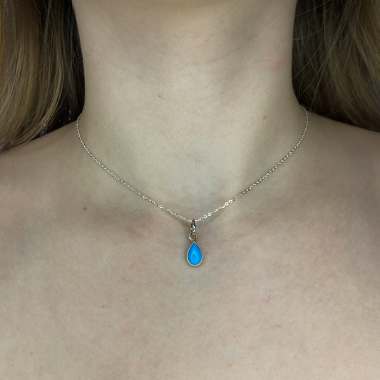 Sidabrinis pakabukas su lašo formos turkiu ir grandinėle