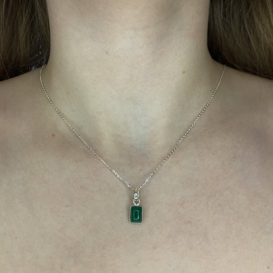 Sidabrinis pakabukas su malachitu ir grandinėle