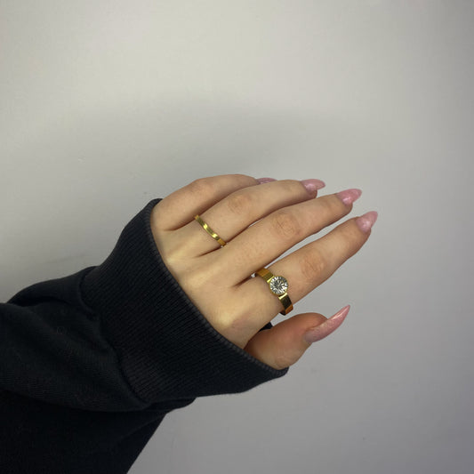 Auksuotas žiedas su cirkonio akute