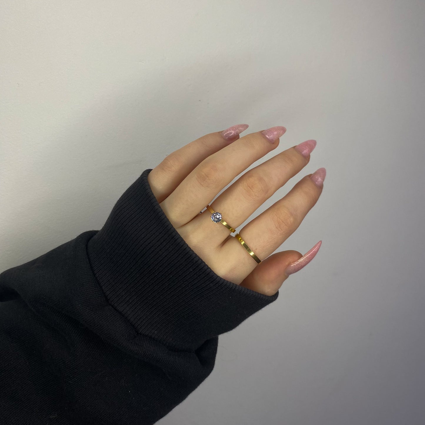 Auksuotas žiedas su cirkonio akute