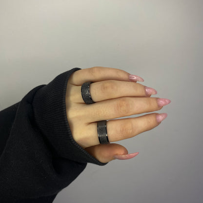 Juodo plieno žiedas "SANDBLAST"