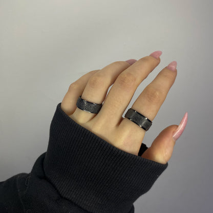 Juodo plieno žiedas "SANDBLAST"