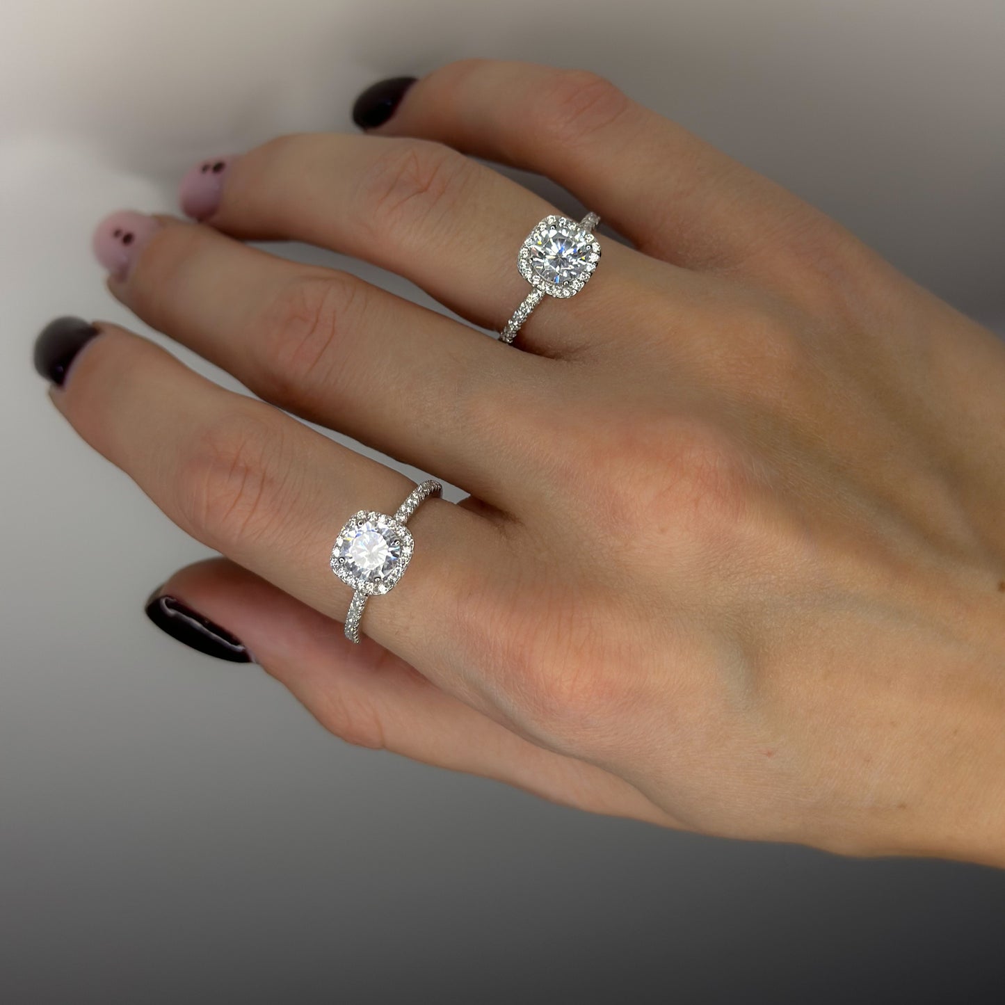 Sidabrinis rodžiuotas žiedas su 8 mm cirkonio akute