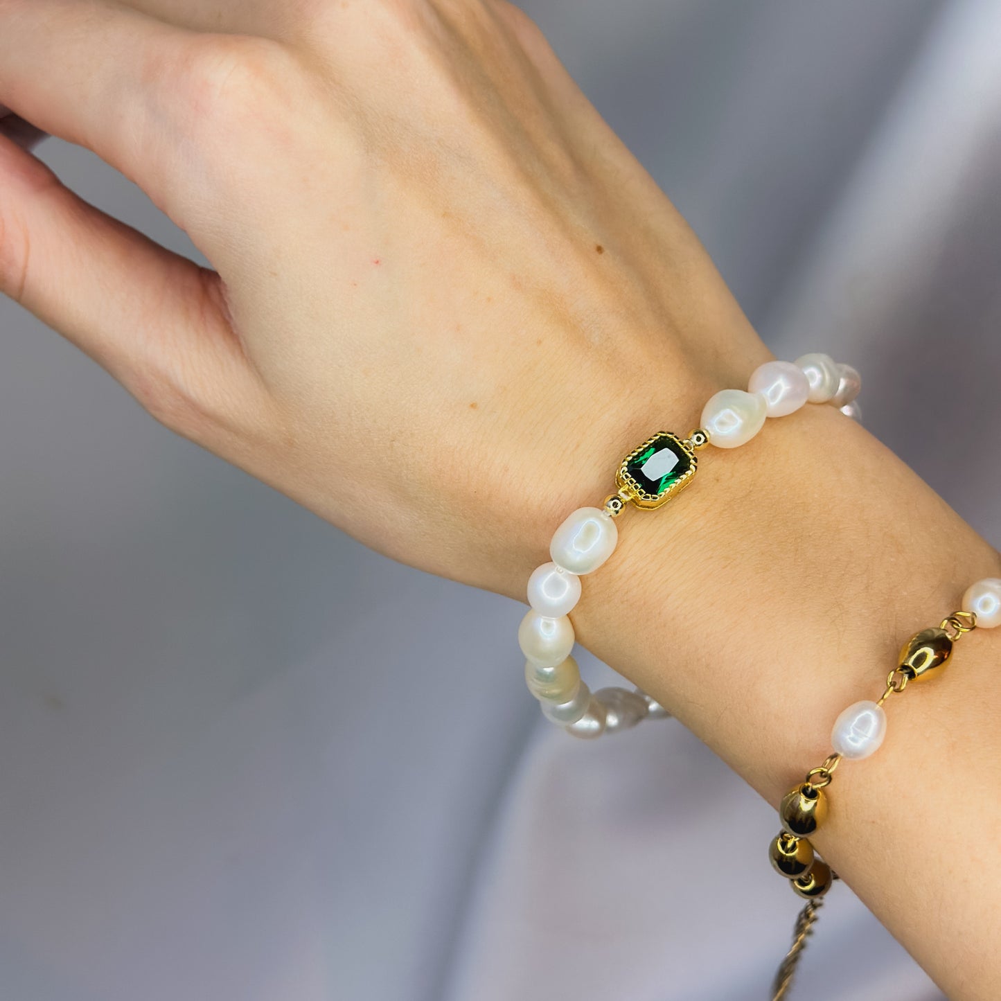 Tikrų perlų ir auksuoto sidabro apyrankė