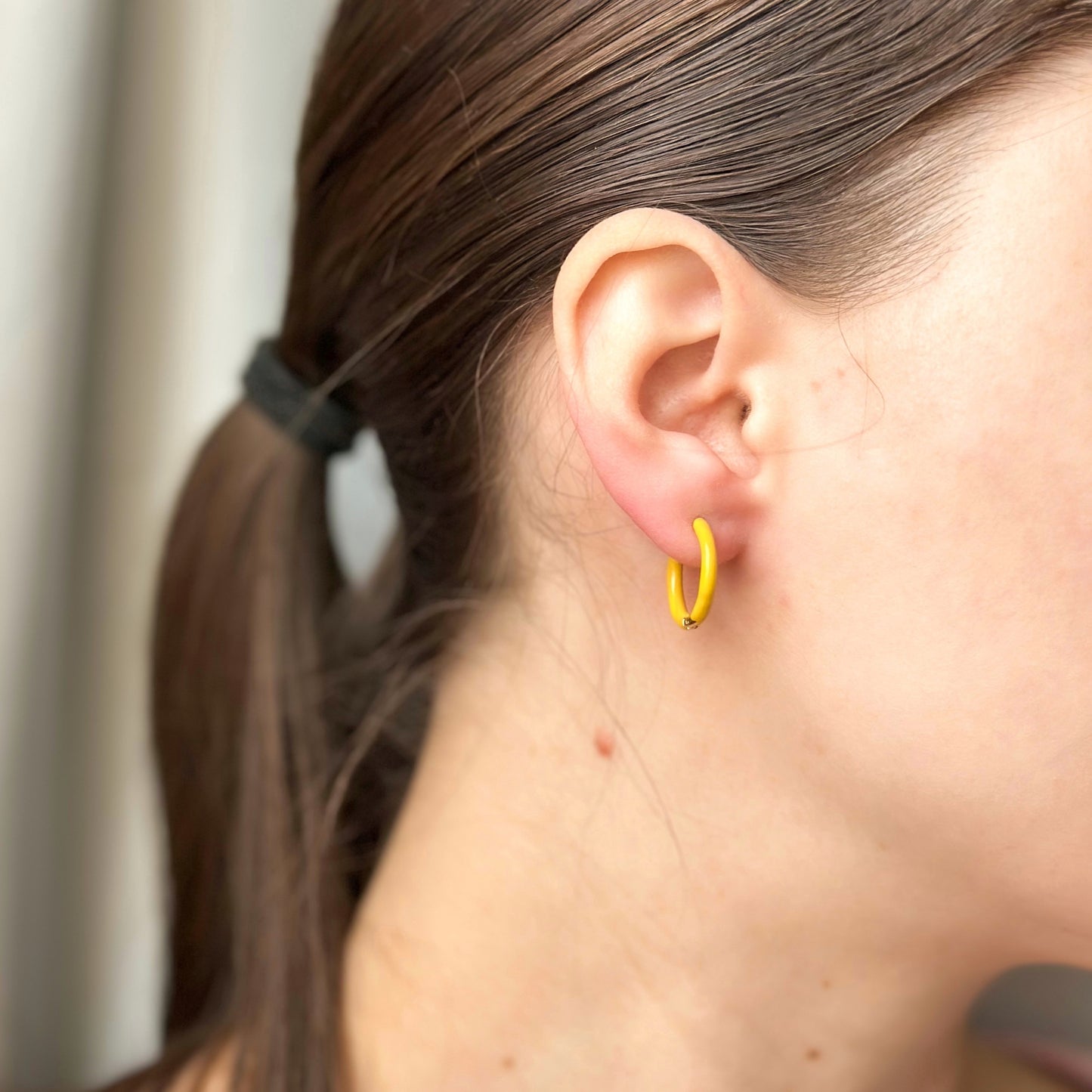 Auksuotos emaliu dengtos spalvotos rinkutės