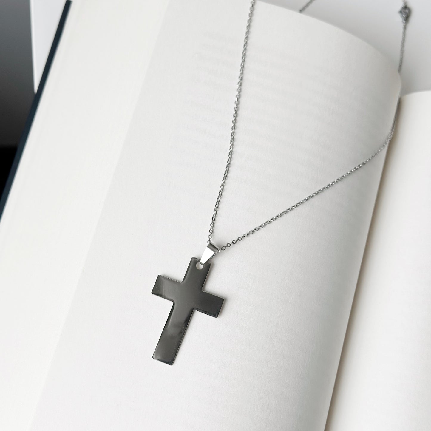 Plieninis kryželis su grandinėle