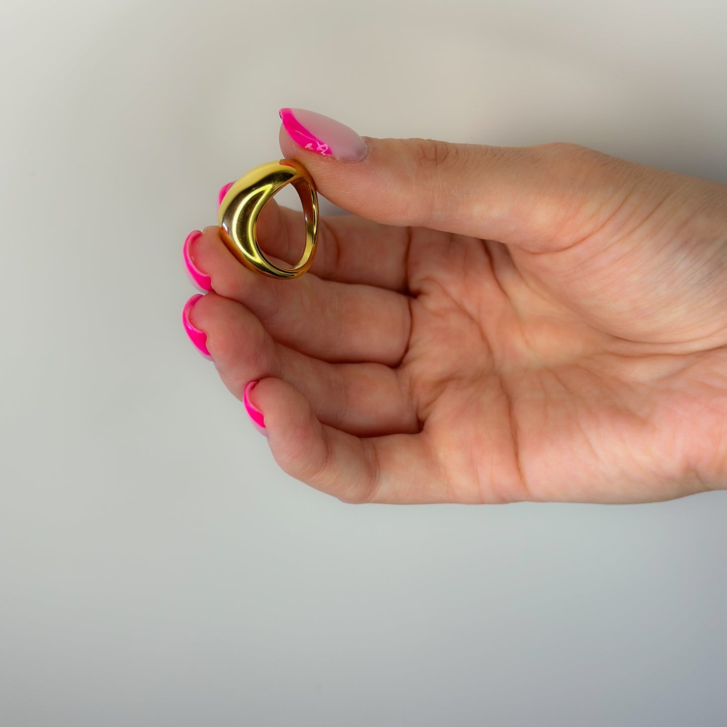 Auksuotas masyvus žiedas „Wave Band“