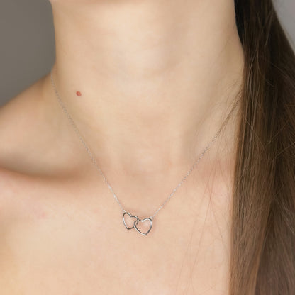 Sidabrinės rodžiuotos sujungtos širdelės su grandinėle