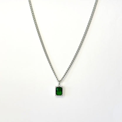 Pakabukas su žaliu cirkoniu ir grandinėle