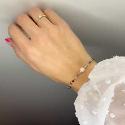 Siūlo apyrankė su perlu ir turmalino akmenukais