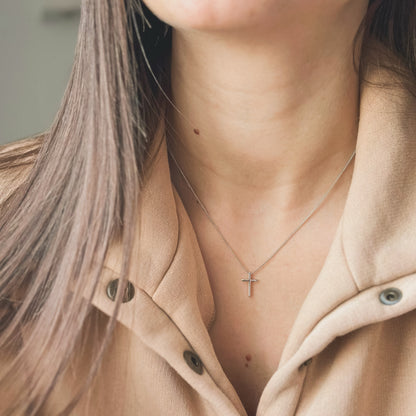 Sidabrinis rodžiuotas kryželis su grandinėle