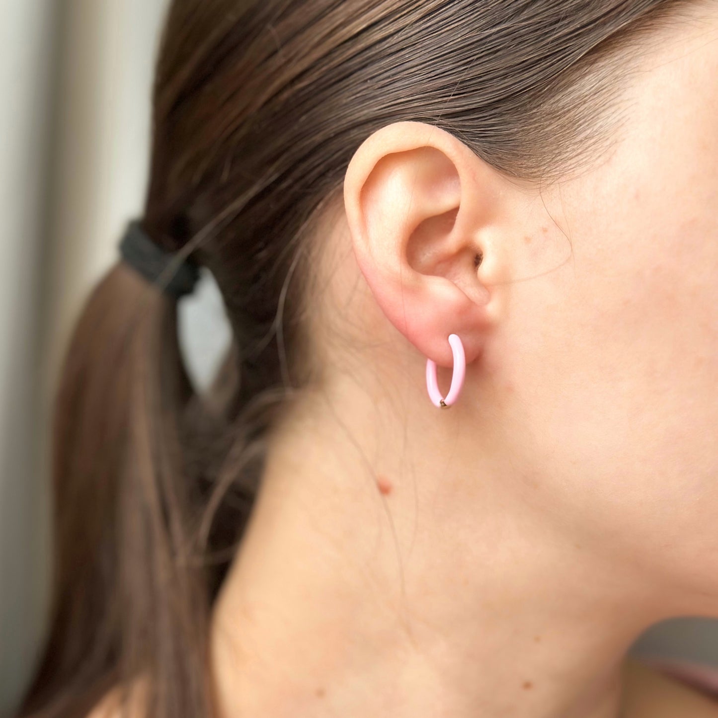 Auksuotos emaliu dengtos spalvotos rinkutės