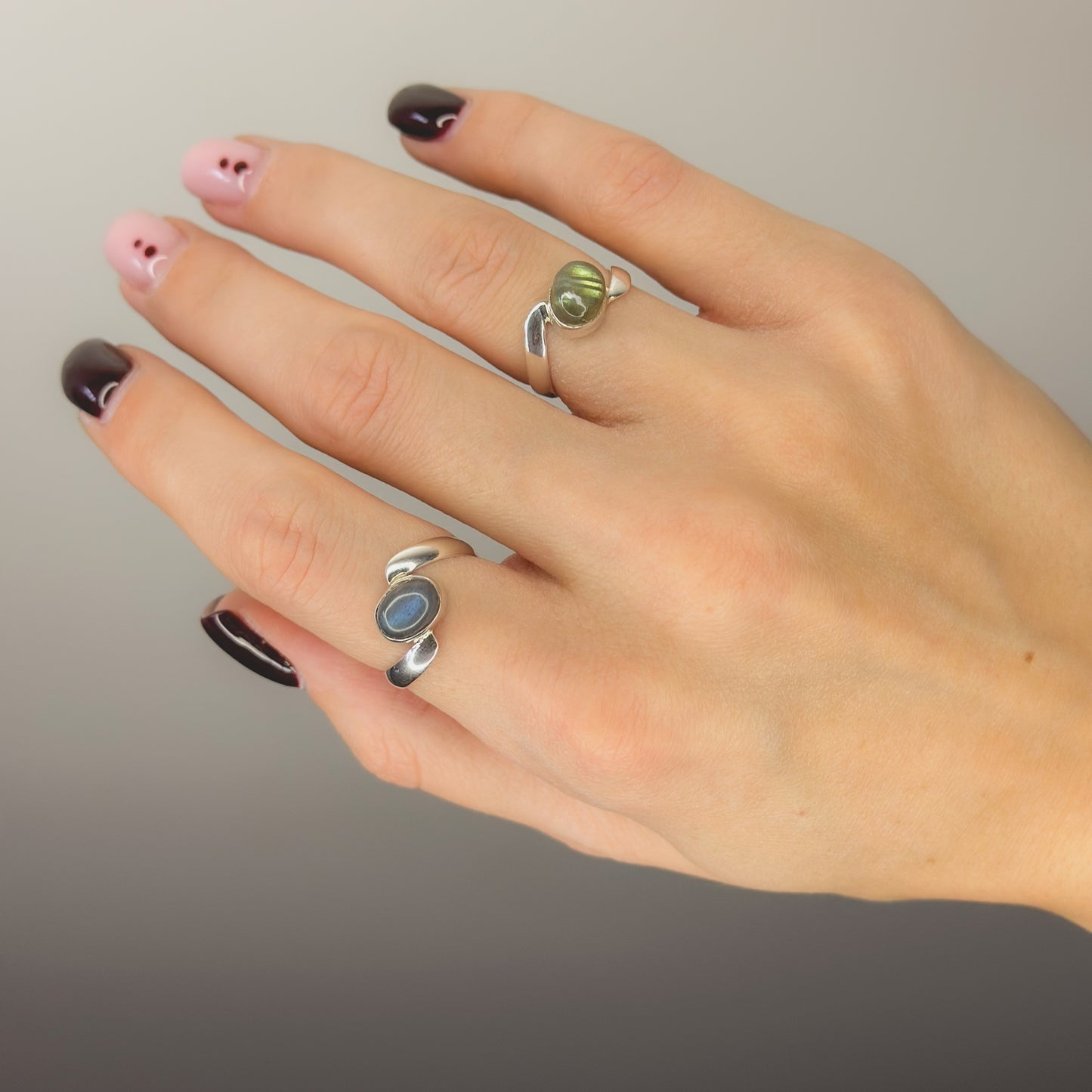 Sidabrinis žiedas su labradorito akmeniu