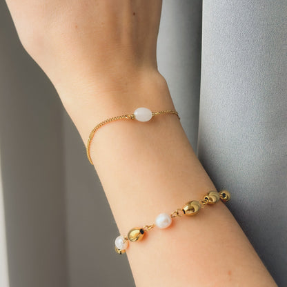 Auksuota apyrankė su baltu akmeniu