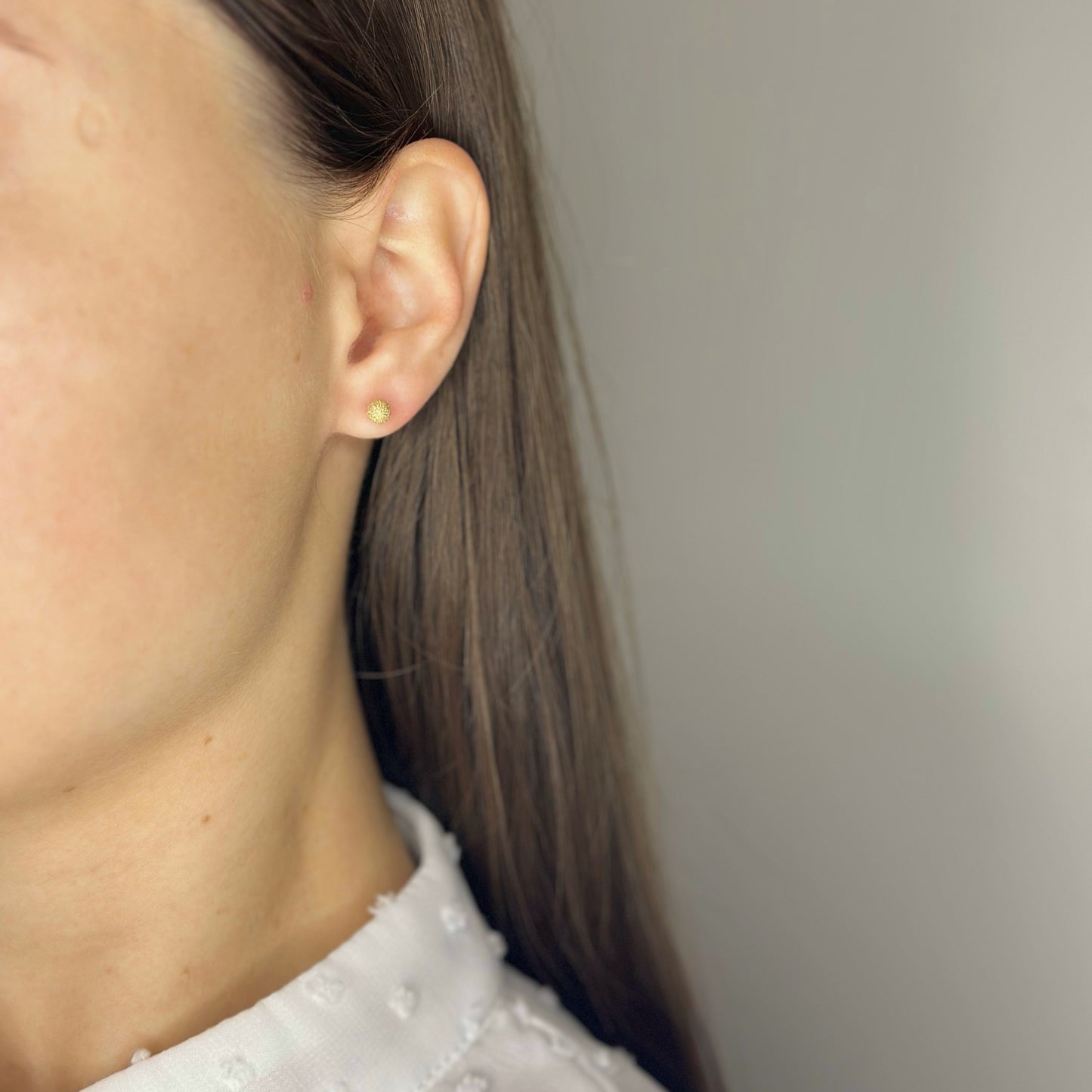 Sidabriniai užsukami auskarai su blizgančiu burbuliuku