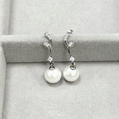 Sidabriniai rodžiuoti kabantys auskarai su cirkoniu ir perlu