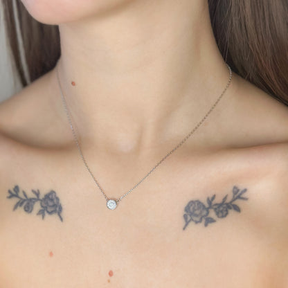 Sidabrinis rodžiuotas apvalus pakabukas su cirkoniu ir grandinėle