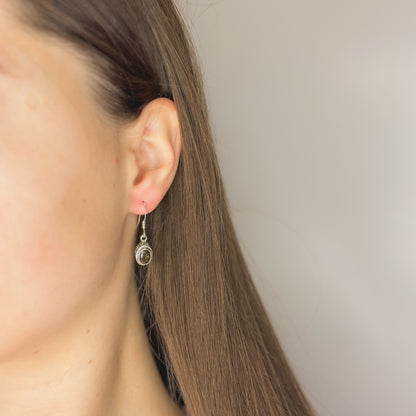 Sidabriniai kabantys auskarai su ovaliu dūminiu kvarcu