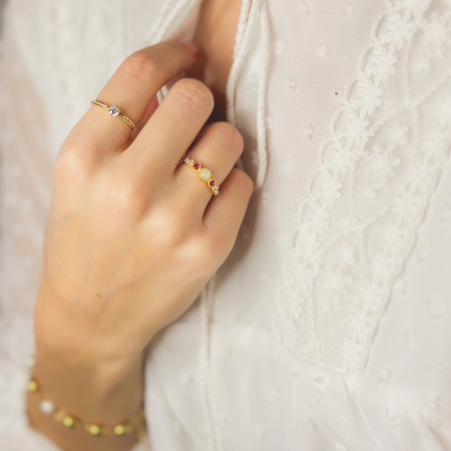 Sidabrinis auksuotas žiedas su opalu ir cirkonio kristalais